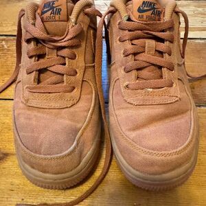 Nike Air Force 1 Low in Monarch Gum‎ Sz 6 Y